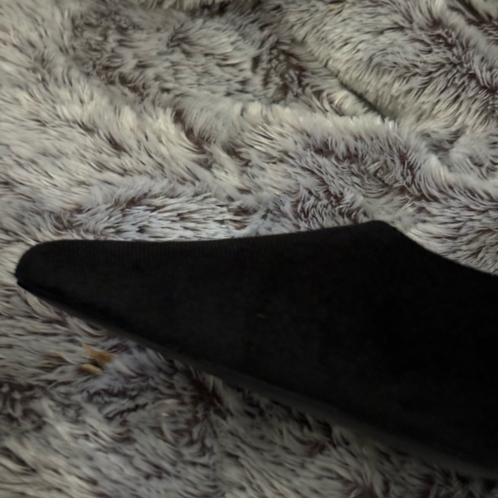 Black Velvet kitten heels never worn . Excellent condition. Size 39